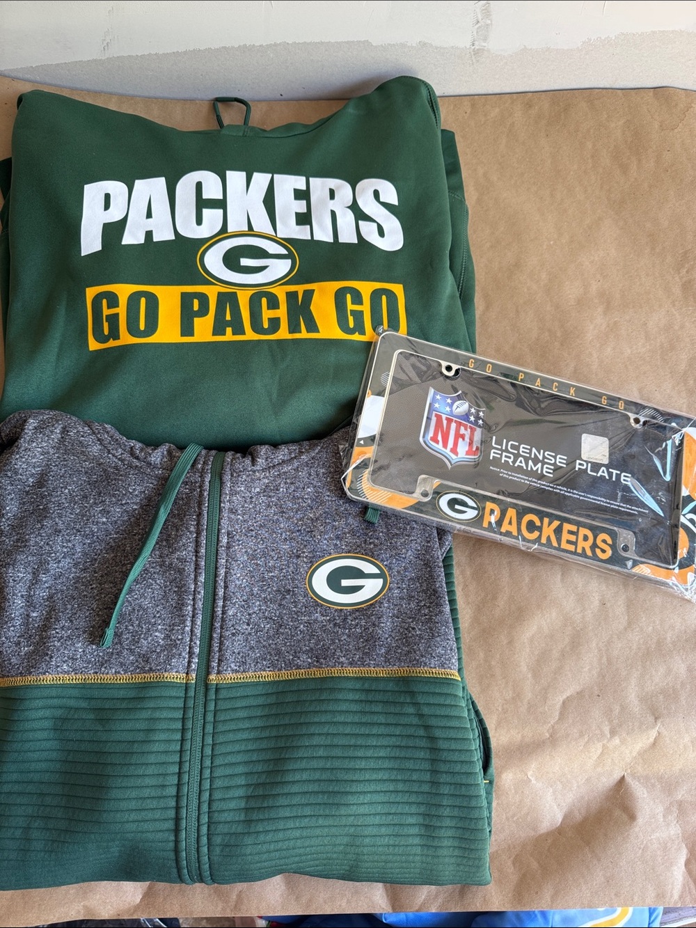 BUNDLE 2 Green Bay Packers Men’s Sweatshirts and gift